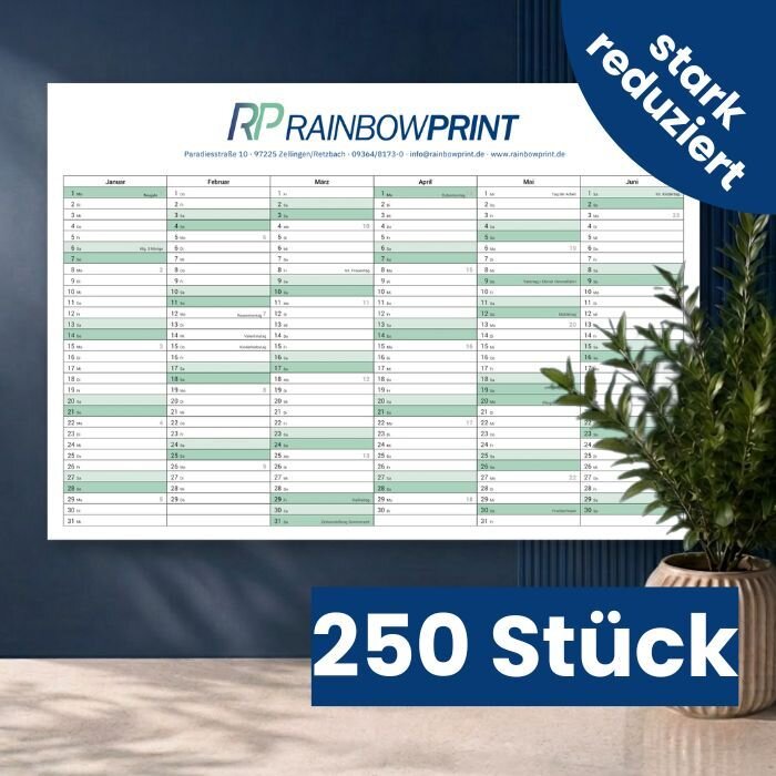Ein Wandkalender von Rainbowprint an einer blauen Wand.