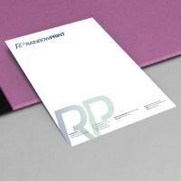 Briefpapier das mit Sonderfarben gedruckt wird.