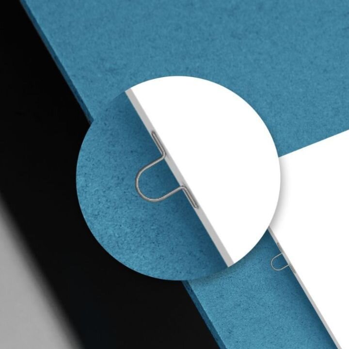 Die Ringsenheftung einer Broschre in der Nahaufnahme.