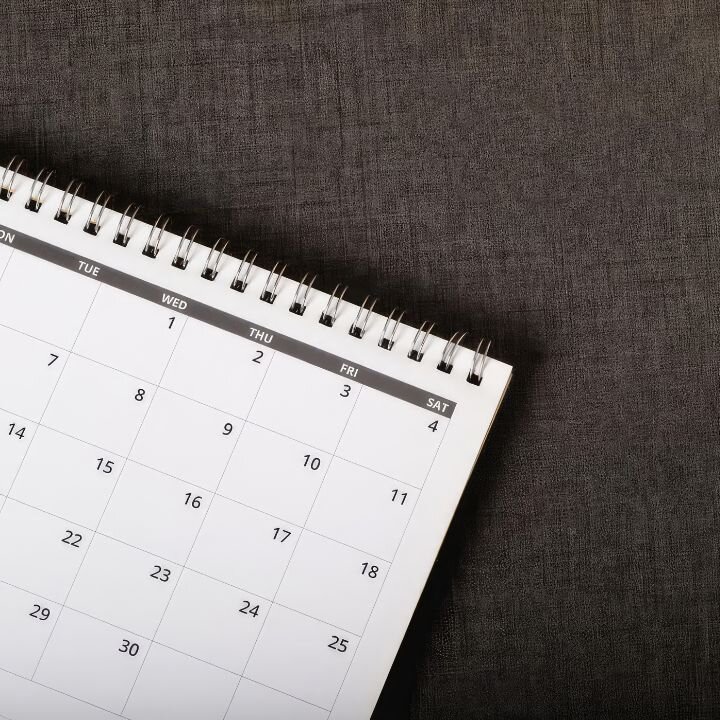 Ein Kalender mit Spiralbindung.