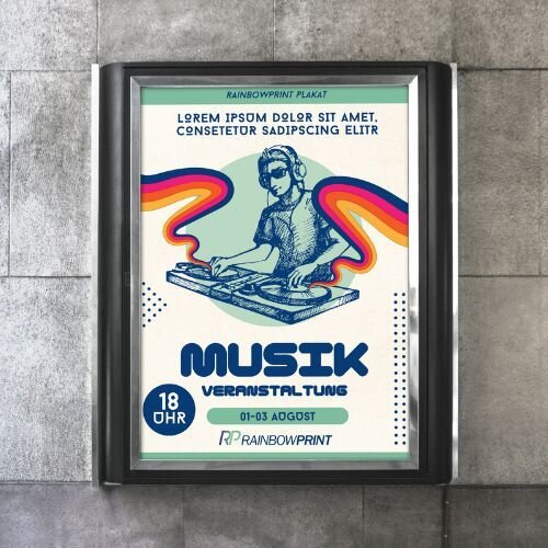 Ein Großdruck im DIN A Format, darauf ist Werbung für eine Musikveranstaltung zu sehen.
