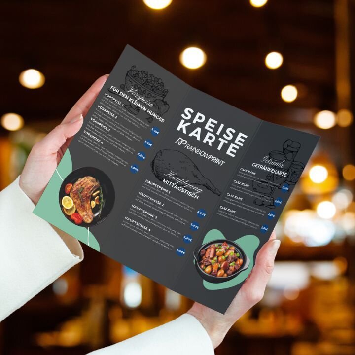 Eine Speisekarte von Rainbowprint im Falzflyer DIN Lang Format, die in den Hnden gehalten wird.