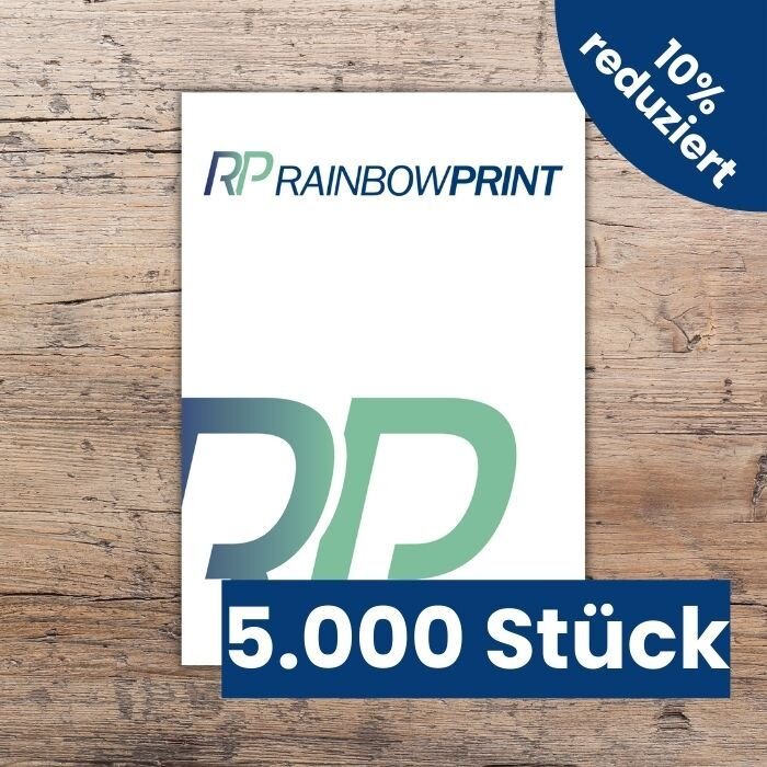 Flyer in DIN A4 von Rainbowprint, der auf einem Tisch liegt. Dar�ber ein Banner mit 