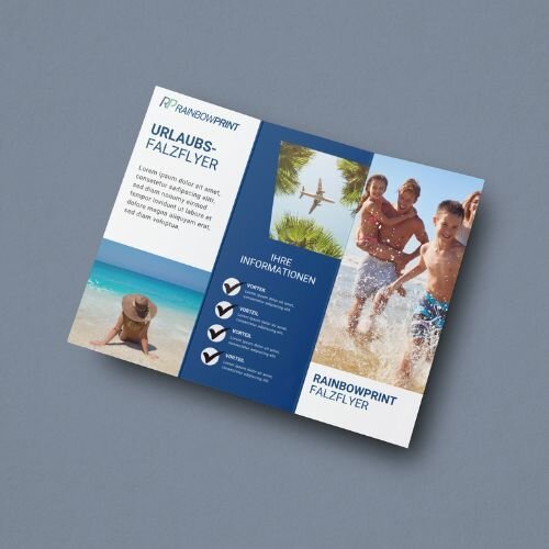 Ein Falzflyer für Tourismus, Reisen und Freizeit von Rainbowprint auf einem grauen Hintergrund.